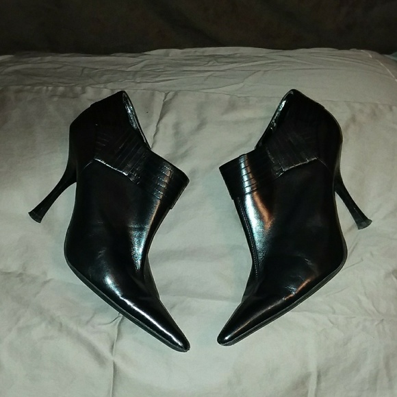 **Excellent Condition** BCBG Ankle Boots - Picture 6 of 8